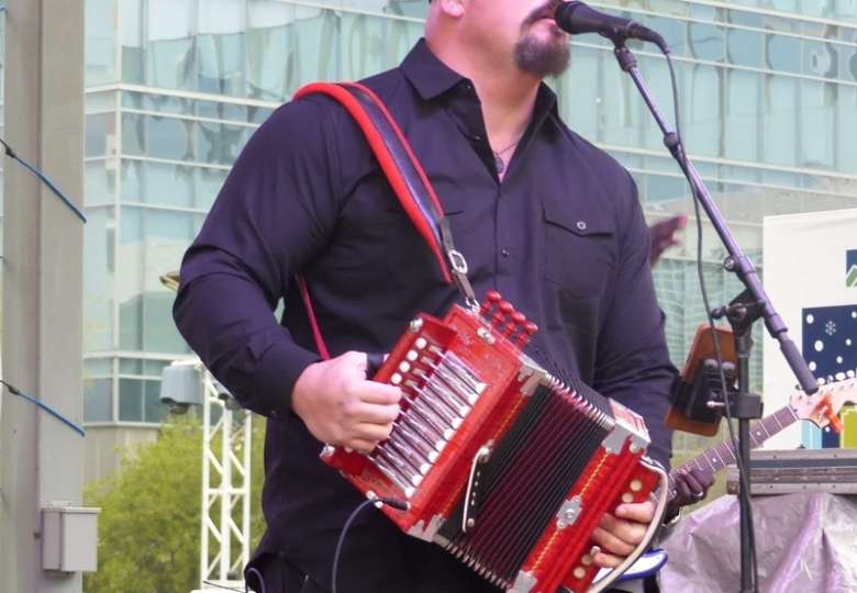 Glacer FM, internet radio, global internet radio, Street Performer to Studio Star,