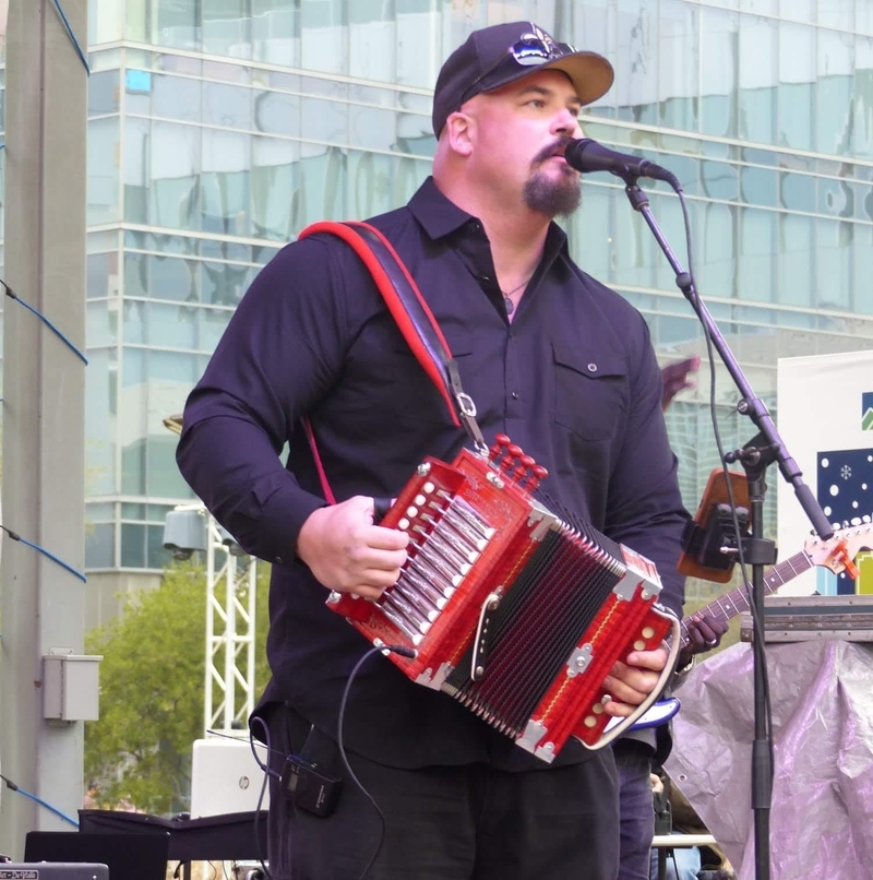 Glacer FM, internet radio, global internet radio, Street Performer to Studio Star,