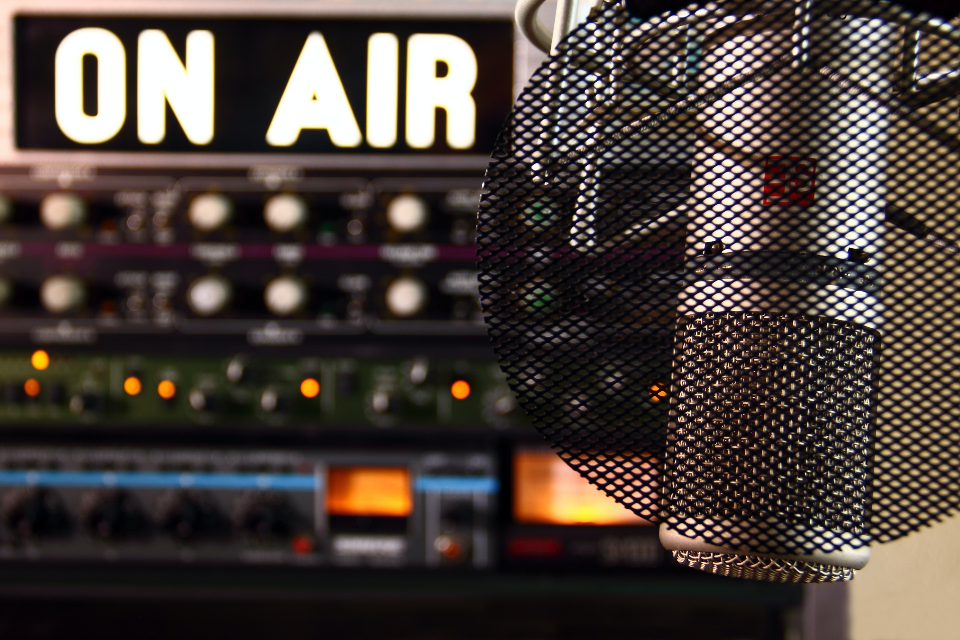 FM vs. Internet Radio: Key Differences and Benefits for Your Listening ...