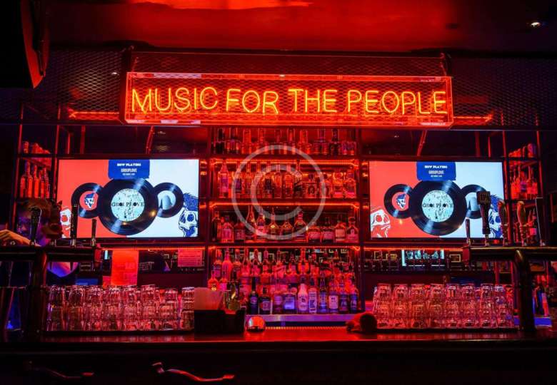 Discovering Internet Radio Stations: New Music